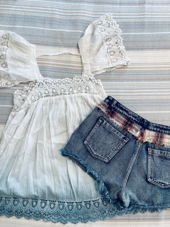 POL Pants - New! POL White Lace-Trim Gauze Blouse & Jean Shorts Set
